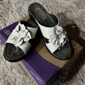 Dansko Dahlia Patent